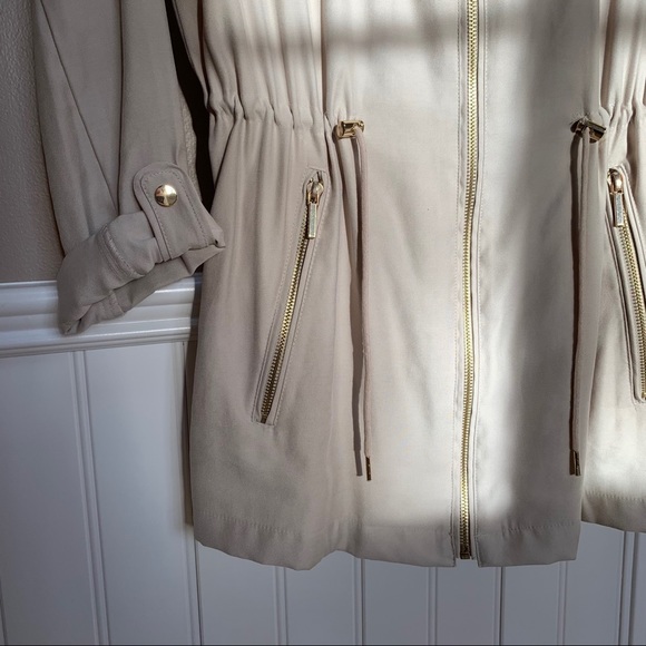 Gorgeous nude light jacket with gold hardware - Picture 3 of 6